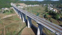 特写：巴山蜀水建铁路  奋战兰渝拓通途