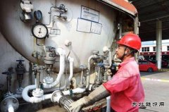 西宁加气站：冰火两重天 全力保供气