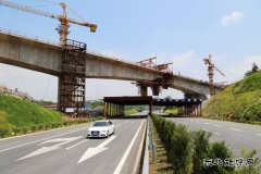中铁二十一局：江西昌赣客专跨兴赣高速特大桥月底合龙全桥完工