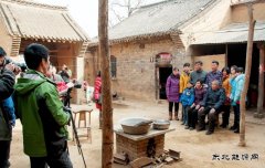 洛阳热电：为扶贫村民拍摄“全家福”