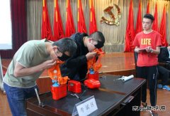 潞安集团李村煤矿：自救器盲戴 快！准！稳！
