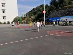 高山煤矿：“迎国庆”篮球赛激战正酣