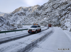 富蕴执法大队：积极应对强降雪天气 确保道路安全畅通