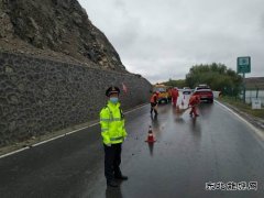 阿勒泰执法支队富蕴执法大队：风雨无阻 联合抢险保畅通