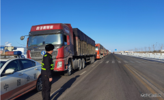：Ｖ捶ù蠖：维护公路通行秩序，依法治理超限超载
