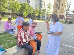 白水马南联合党委：义诊进社区  情暖居民心