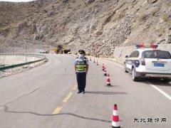 阿勒泰执法支队富蕴执法大队：节日我在岗 排隐患保畅通