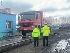 阿勒泰执法支队哈巴河执法大队：加强超限治理 保障公路安全
