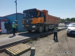 哈巴河执法大队：路警联合不放松 严守治超安全线