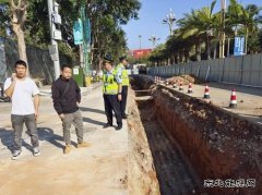 西双版纳支队景洪大队查处擅自占用、挖掘公路违法行为