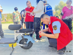 福海执法大队：志愿助力邻里集市，共筑美好社区