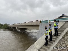 布尔津执法大队“携手爱路护路、共赴美好前路”路政宣传月活动